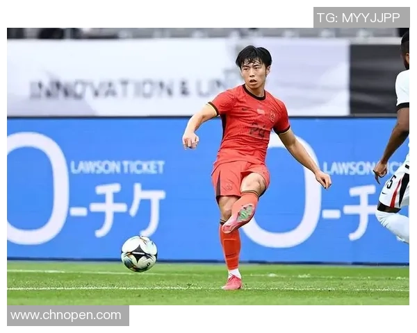 韩国足球球星因场上不当行为引发争议 球迷质疑其职业道德